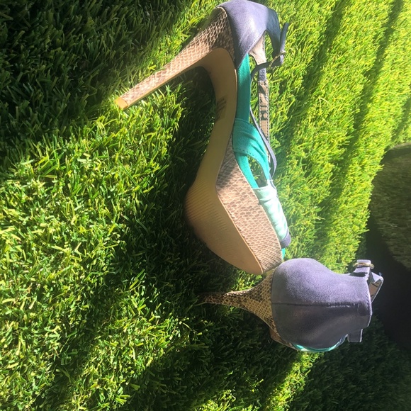 Jessica Simpson Platform Pump, Size 6B - Picture 3 of 6